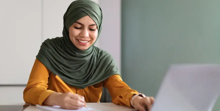 IT and E-commerce, University 2nd Year (Level 5)